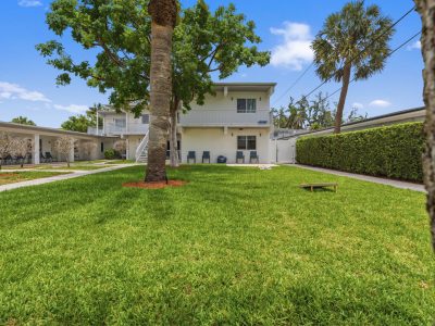 Galt-Ocean-Living-Quarters-Yard