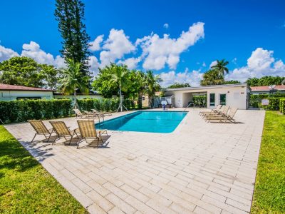 imgi_6_poolground